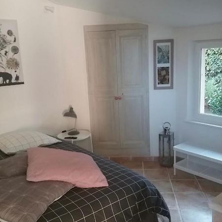 Une Chambre En Ville LʼIsle-sur-la-Sorgue Exterior foto