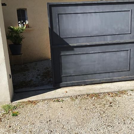 Une Chambre En Ville LʼIsle-sur-la-Sorgue Exterior foto