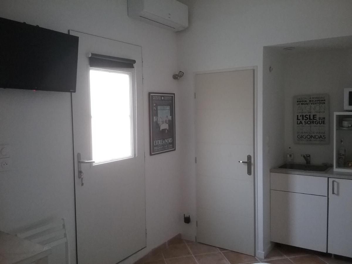 Une Chambre En Ville LʼIsle-sur-la-Sorgue Exterior foto