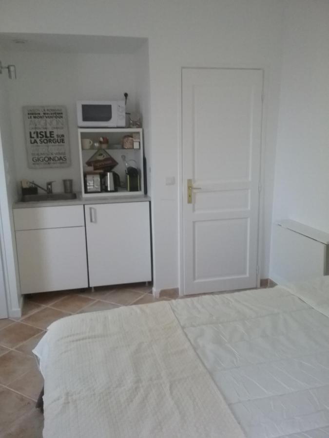 Une Chambre En Ville LʼIsle-sur-la-Sorgue Exterior foto