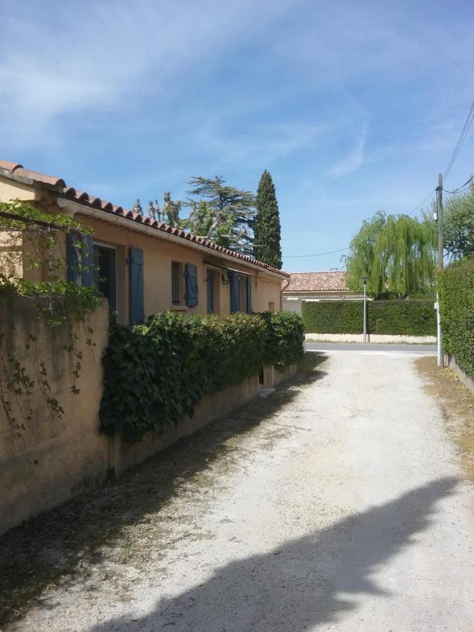 Une Chambre En Ville LʼIsle-sur-la-Sorgue Exterior foto